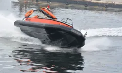 PANGARMABAR SAKSIKAN UJI COBA HDPE BOAT DI PERAIRAN KOMPLEK SATUAN KOARMABAR I PONDOK DAYUNG